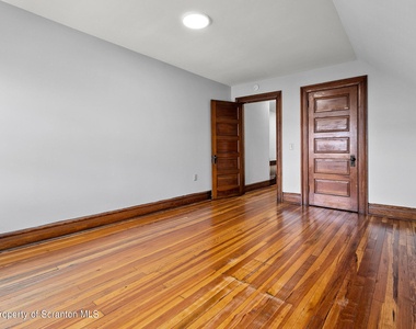 1015 E Gibson Street - Photo Thumbnail 14