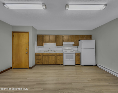 811 Moosic Road - Photo Thumbnail 3