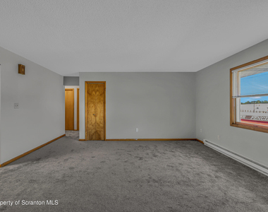 811 Moosic Road - Photo Thumbnail 6