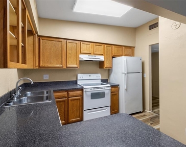 1650 49th Avenue N - Photo Thumbnail 14