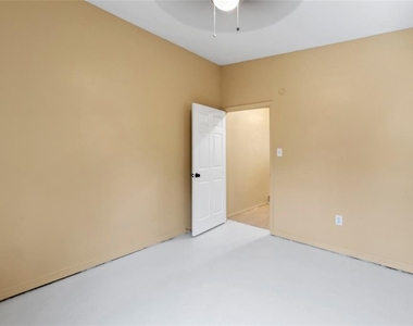 1650 49th Avenue N - Photo Thumbnail 16