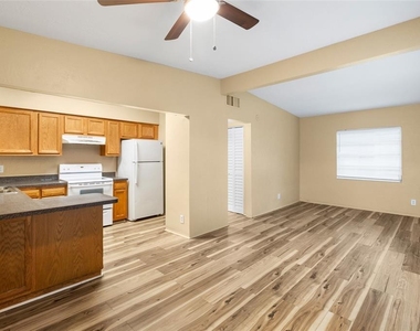 1650 49th Avenue N - Photo Thumbnail 12