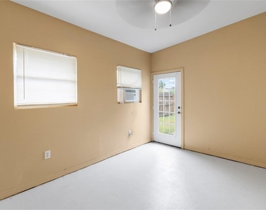 1650 49th Avenue N - Photo Thumbnail 17