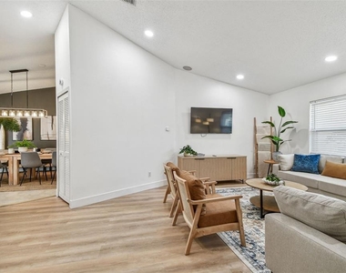380 Fernshire Court - Photo Thumbnail 3