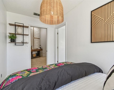380 Fernshire Court - Photo Thumbnail 24