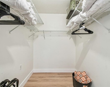 380 Fernshire Court - Photo Thumbnail 14