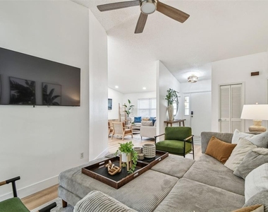 380 Fernshire Court - Photo Thumbnail 5