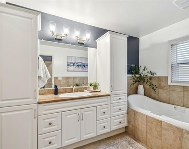 380 Fernshire Court - Photo Thumbnail 16