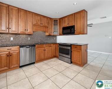 73 Willowdale Avenue - Photo Thumbnail 3