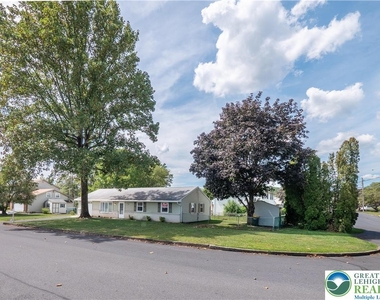 73 Willowdale Avenue - Photo Thumbnail 15