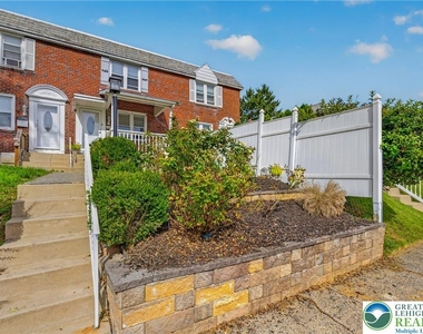2204 Baker Drive - Photo Thumbnail 4