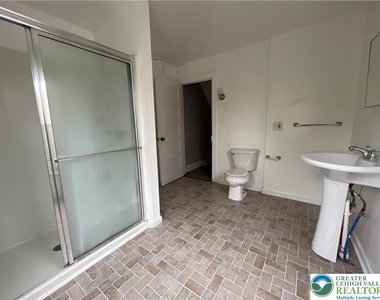364 Green Street - Photo Thumbnail 8