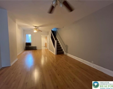 364 Green Street - Photo Thumbnail 2