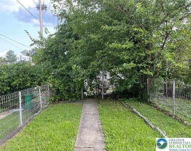 364 Green Street - Photo Thumbnail 10