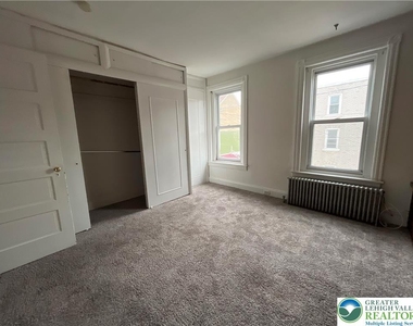 364 Green Street - Photo Thumbnail 6