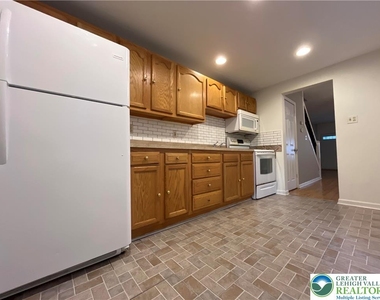 364 Green Street - Photo Thumbnail 3