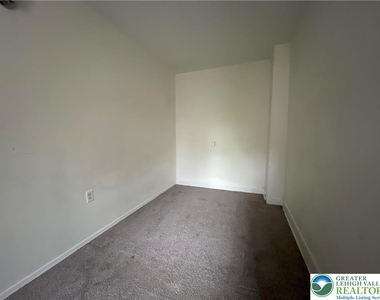364 Green Street - Photo Thumbnail 5