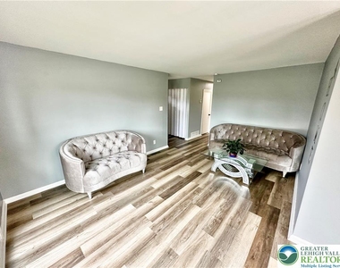 1573 Luzerne Street - Photo Thumbnail 6