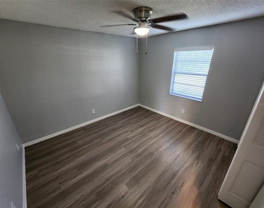 9563 Lynn Lane - Photo Thumbnail 8