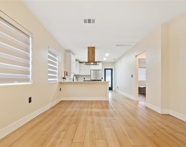 6910 N Brevard Avenue - Photo Thumbnail 5