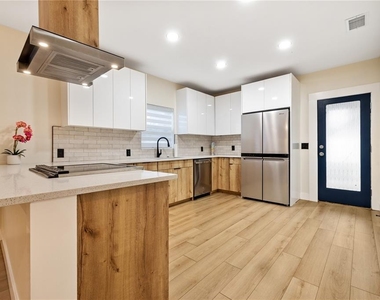 6910 N Brevard Avenue - Photo Thumbnail 7