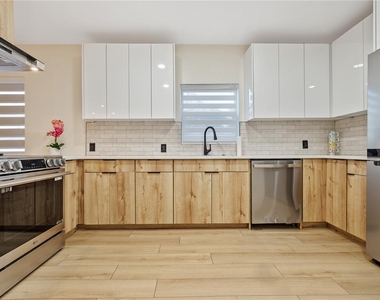 6910 N Brevard Avenue - Photo Thumbnail 8