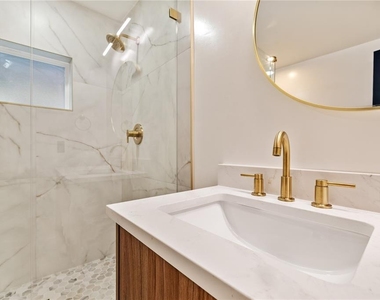 6910 N Brevard Avenue - Photo Thumbnail 13