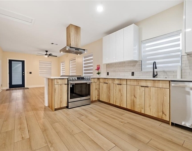6910 N Brevard Avenue - Photo Thumbnail 10