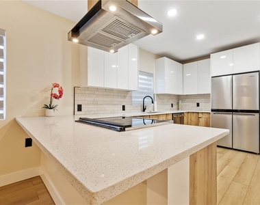 6910 N Brevard Avenue - Photo Thumbnail 6