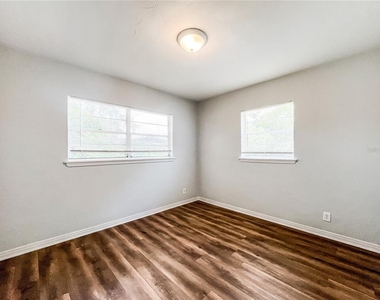 4523 Dolphin Drive - Photo Thumbnail 10