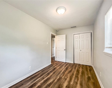 4523 Dolphin Drive - Photo Thumbnail 12