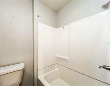 4523 Dolphin Drive - Photo Thumbnail 13