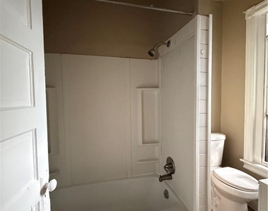 1426 W Chew Street - Photo Thumbnail 6