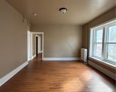 1426 W Chew Street - Photo Thumbnail 1