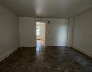 1039 Mechanic Street - Photo Thumbnail 3