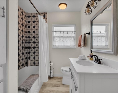 1207 W Adalee Street - Photo Thumbnail 8