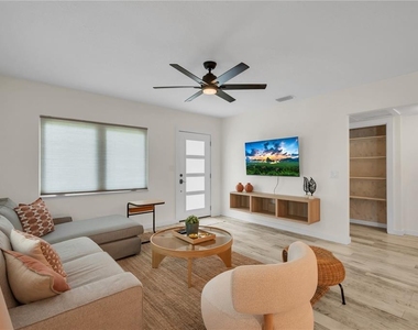 1207 W Adalee Street - Photo Thumbnail 6