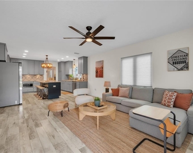 1207 W Adalee Street - Photo Thumbnail 4