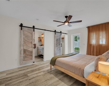 1207 W Adalee Street - Photo Thumbnail 10