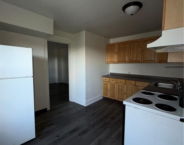 1039 Mechanic Street - Photo Thumbnail 3