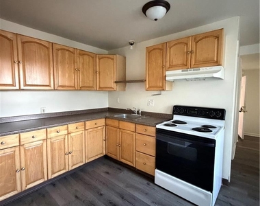 1039 Mechanic Street - Photo Thumbnail 2