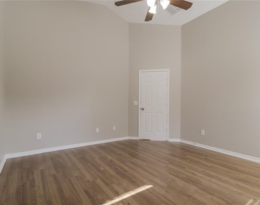 4016 Longworth Loop - Photo Thumbnail 13