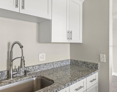 9105 W Hillsborough Avenue - Photo Thumbnail 13