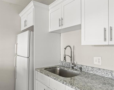 9105 W Hillsborough Avenue - Photo Thumbnail 15
