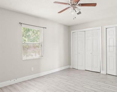 9105 W Hillsborough Avenue - Photo Thumbnail 3