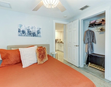 7018 N Central Avenue - Photo Thumbnail 31