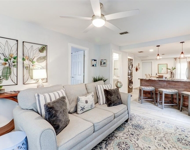 7018 N Central Avenue - Photo Thumbnail 7