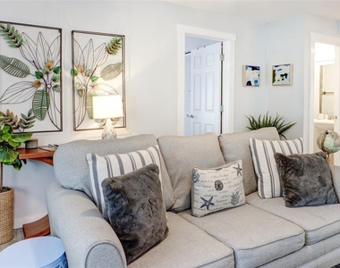 7018 N Central Avenue - Photo Thumbnail 8