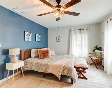 7018 N Central Avenue - Photo Thumbnail 21