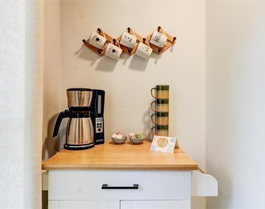 7018 N Central Avenue - Photo Thumbnail 18